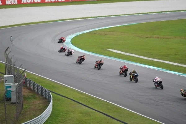 豪尔赫马丁MotoGP圣马力诺站强势登顶积分榜反超巴尼亚亚赛季冠军悬念再起